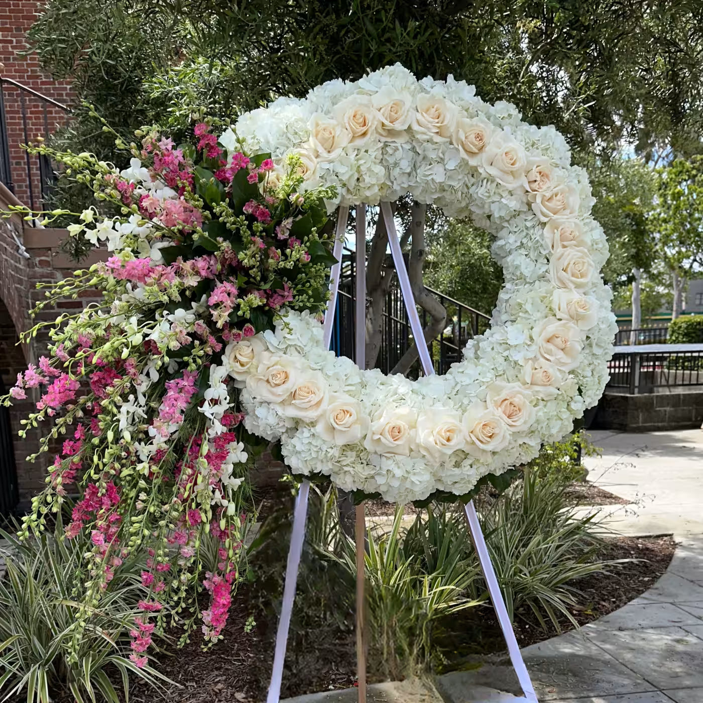 Circular Wreath with Color Arrangement